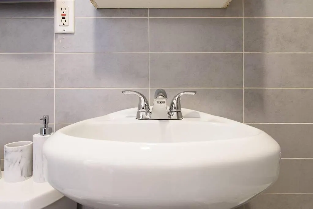 69-5D Winter Getaway Stylish Lower East Side 1Br Apt New York United States