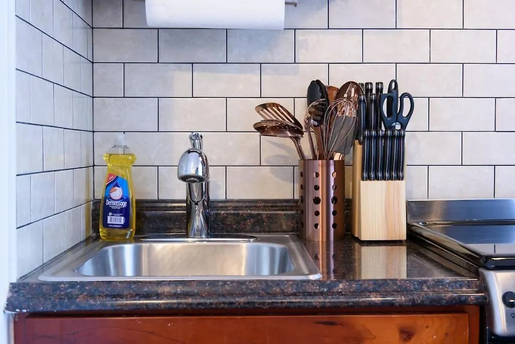 69-5D Winter Getaway Stylish Lower East Side 1Br Apt New York Apartment
