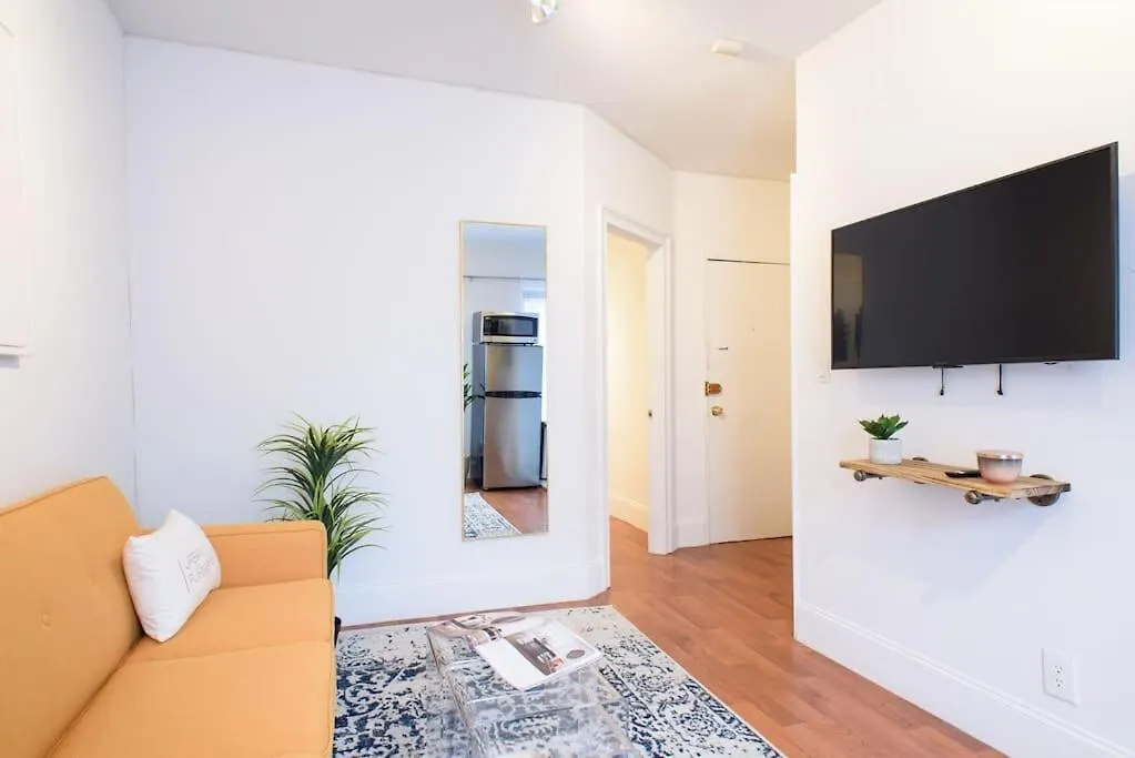 69-5D Winter Getaway Stylish Lower East Side 1Br Apt New York