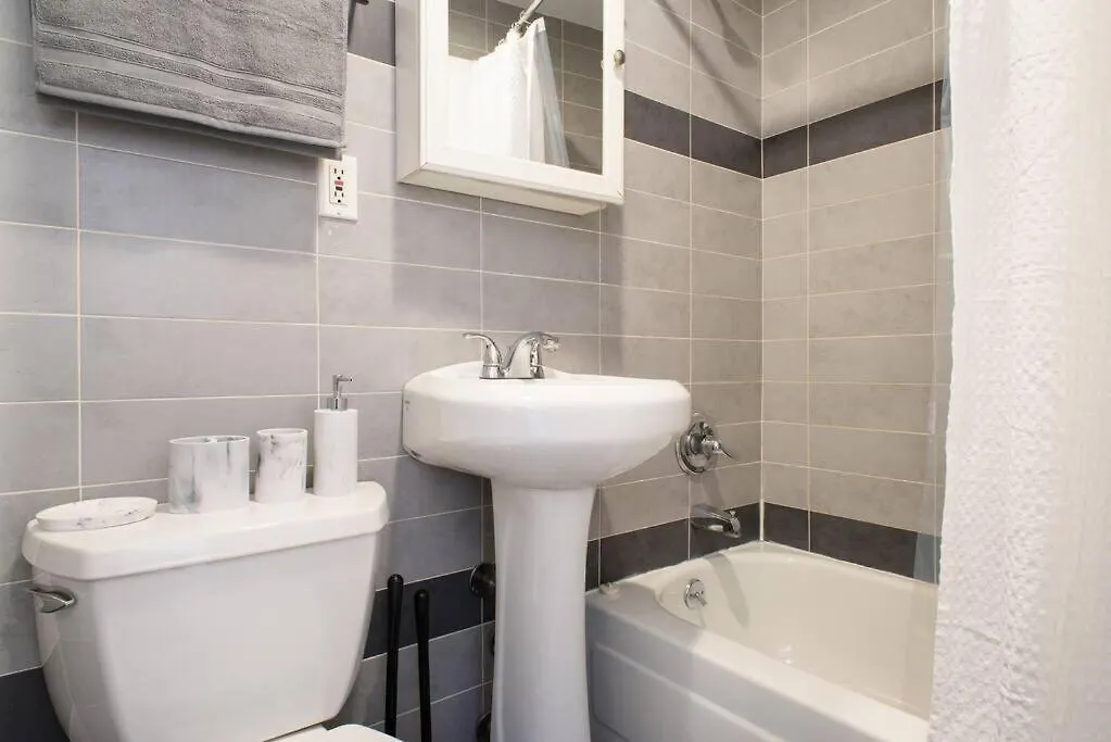 69-5D Winter Getaway Stylish Lower East Side 1Br Apt New York Apartment