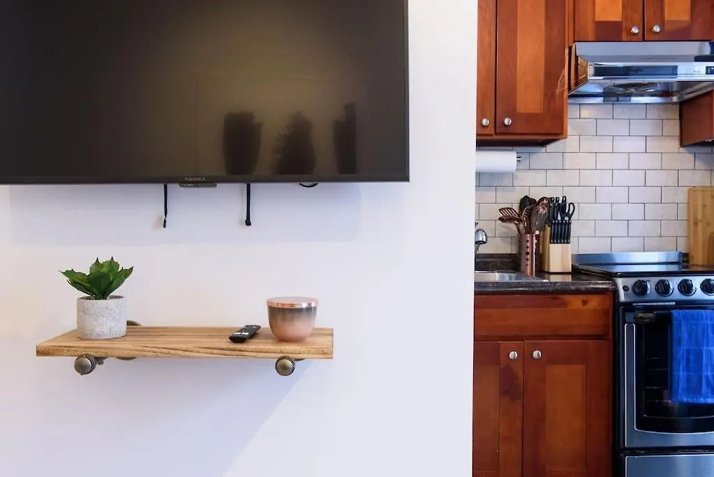 69-5D Winter Getaway Stylish Lower East Side 1Br Apt New York Apartment